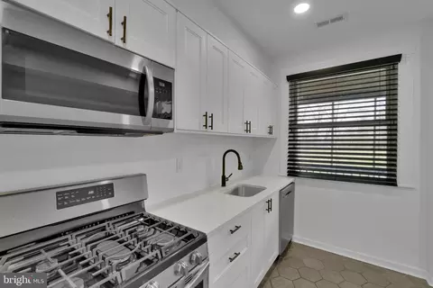 613 W 33rd St, Baltimore, MD 21211 photo 10