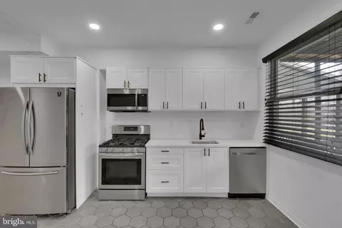 613 W 33rd St, Baltimore, MD 21211 photo 11