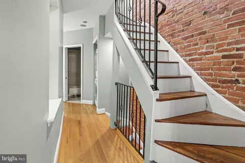 Entry Way - 21 E Fort Ave E, Baltimore, MD 21230 photo 4 of 5