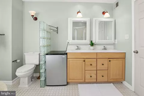 Bath - 21 E Fort Ave E, Baltimore, MD 21230 photo 4 of 4
