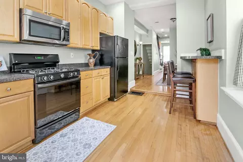 Entry Way - 21 E Fort Ave E, Baltimore, MD 21230 photo 2 of 5