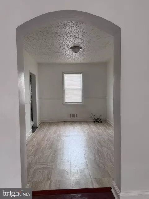 Entry Way - 3906 Grantley Rd, Baltimore, MD 21215 photo 2 of 4