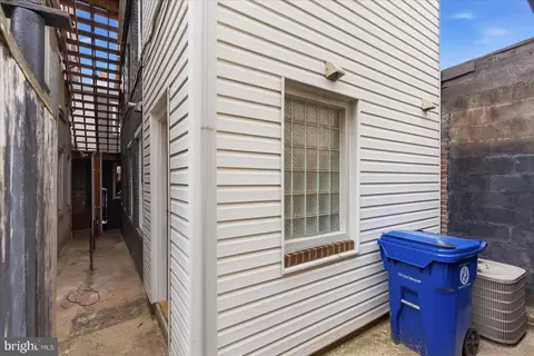 Entry Way - 3104 Dillon St, Baltimore, MD 21224 photo 6 of 6