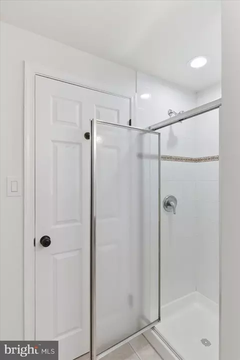 Bath - 3104 Dillon St, Baltimore, MD 21224 photo 2 of 2