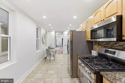 Entry Way - 3104 Dillon St, Baltimore, MD 21224 photo 3 of 6