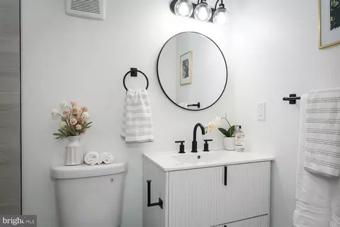 Bath - 3729 Beehler Ave, Baltimore, MD 21215 photo 2 of 5