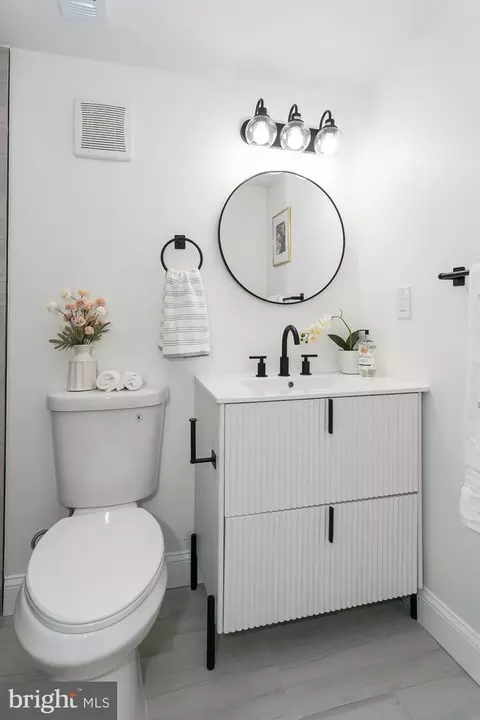 Bath - 3729 Beehler Ave, Baltimore, MD 21215 photo 4 of 5