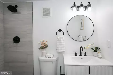 Bath - 3729 Beehler Ave, Baltimore, MD 21215 photo 5 of 5