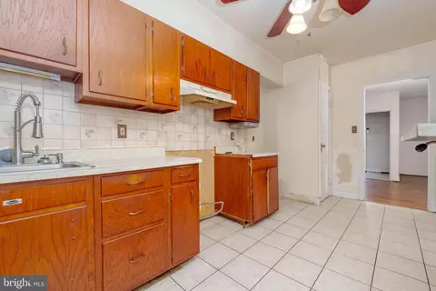 Entry Way - 1517 N Potomac St, Baltimore, MD 21213 photo 1 of 2
