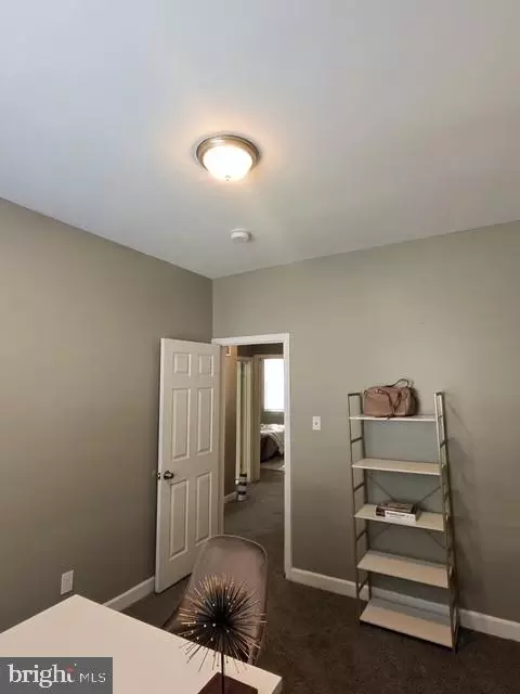 Entry Way - 502 Lyndhurst St, Baltimore, MD 21229 photo 6 of 9