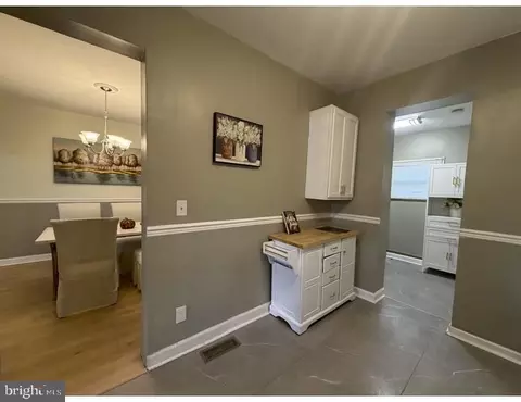 Entry Way - 502 Lyndhurst St, Baltimore, MD 21229 photo 8 of 9