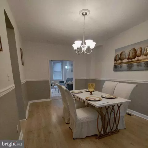 Entry Way - 502 Lyndhurst St, Baltimore, MD 21229 photo 2 of 9