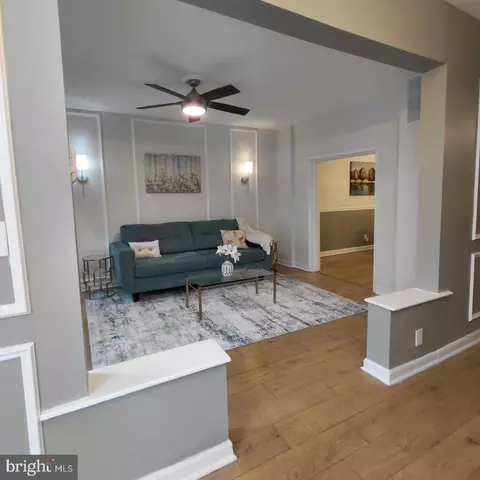 Entry Way - 502 Lyndhurst St, Baltimore, MD 21229 photo 3 of 9