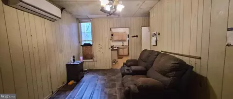 Entry Way - 1806 Aiken St, Baltimore, MD 21213 photo 6 of 18