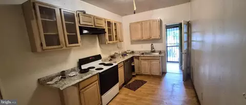 Entry Way - 1806 Aiken St, Baltimore, MD 21213 photo 11 of 18