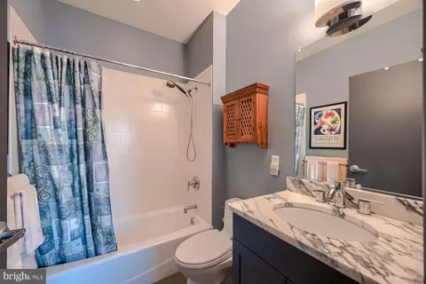 Bath - 1200 Steuart St #1515, Baltimore, MD 21230 photo 5 of 5