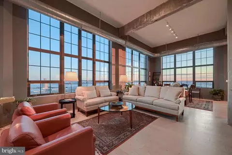 Living - 1200 Steuart St #1515, Baltimore, MD 21230 photo 3 of 4