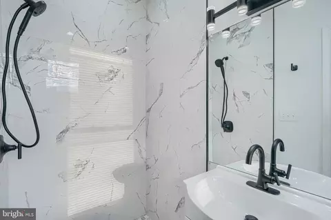 Bath - 615 Linnard St, Baltimore, MD 21229 photo 4 of 6