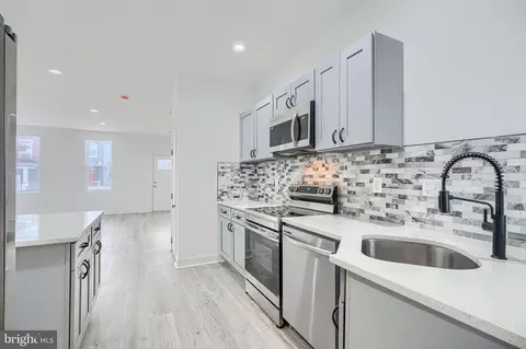 Entry Way - 615 Linnard St, Baltimore, MD 21229 photo 2 of 4
