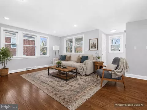 Living - 726 Nottingham Rd, Baltimore, MD 21229 photo 2 of 5