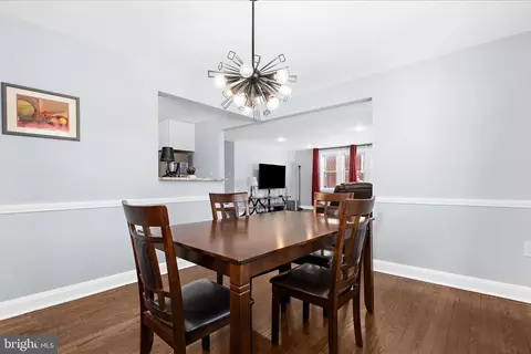 Dining - 726 Nottingham Rd, Baltimore, MD 21229 photo 3 of 3