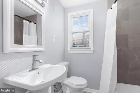 Bath - 726 Nottingham Rd, Baltimore, MD 21229 photo 7 of 8