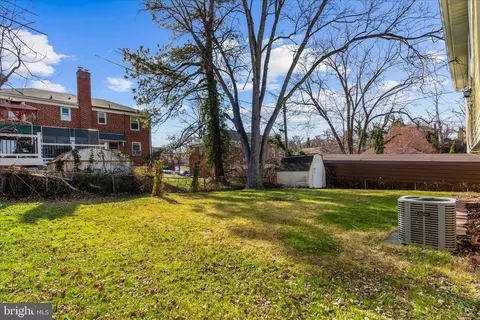 Exterior - 726 Nottingham Rd, Baltimore, MD 21229 photo 1 of 5