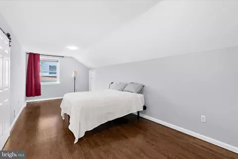 Bedroom - 726 Nottingham Rd, Baltimore, MD 21229 photo 5 of 11