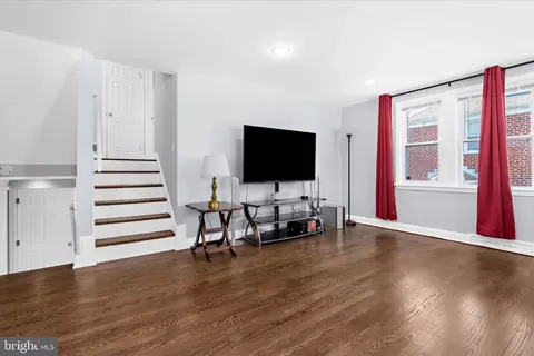 Living - 726 Nottingham Rd, Baltimore, MD 21229 photo 5 of 5