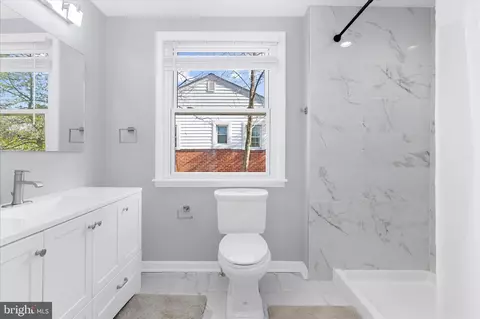 Bath - 726 Nottingham Rd, Baltimore, MD 21229 photo 5 of 8