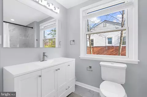 Bath - 726 Nottingham Rd, Baltimore, MD 21229 photo 4 of 8