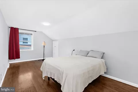 Bedroom - 726 Nottingham Rd, Baltimore, MD 21229 photo 6 of 11