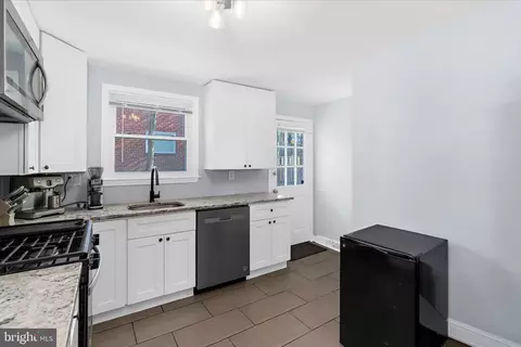 Kitchen - 726 Nottingham Rd, Baltimore, MD 21229 photo 5 of 5