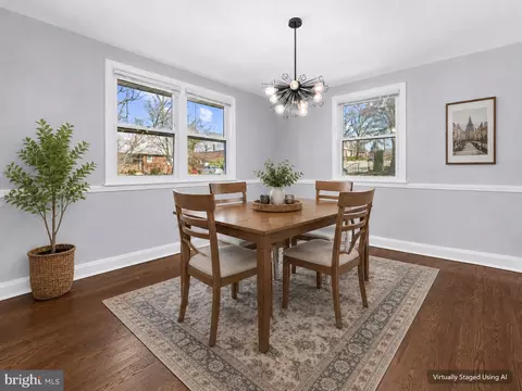 Dining - 726 Nottingham Rd, Baltimore, MD 21229 photo 1 of 3