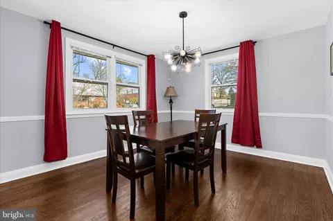 Dining - 726 Nottingham Rd, Baltimore, MD 21229 photo 2 of 3