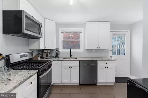 Kitchen - 726 Nottingham Rd, Baltimore, MD 21229 photo 3 of 5