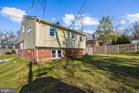 Exterior - 726 Nottingham Rd, Baltimore, MD 21229 photo 4 of 5
