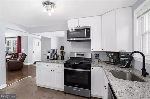 Kitchen - 726 Nottingham Rd, Baltimore, MD 21229 photo 4 of 5