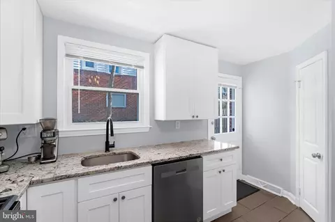 Entry Way - 726 Nottingham Rd, Baltimore, MD 21229 photo 1 of 1
