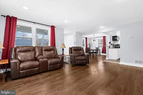 Other - 726 Nottingham Rd, Baltimore, MD 21229 photo 4 of 10