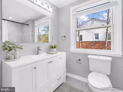 Bath - 726 Nottingham Rd, Baltimore, MD 21229 photo 1 of 8