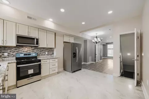 Entry Way - 3127 E Monument St, Baltimore, MD 21205 photo 2 of 3