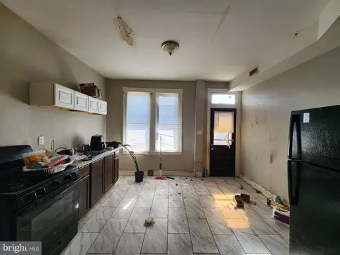 Entry Way - 2311 Sidney Ave, Baltimore, MD 21230 photo 2 of 3