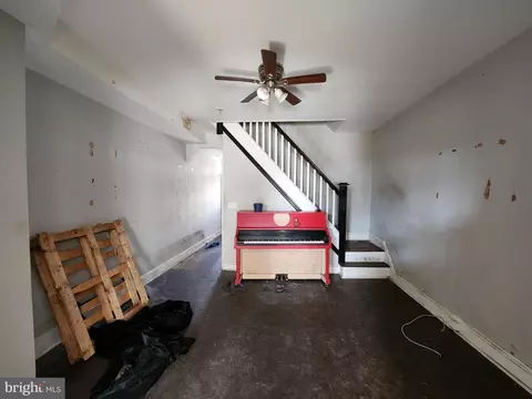 Living - 2311 Sidney Ave, Baltimore, MD 21230 photo 3 of 3
