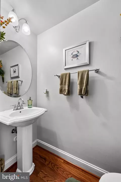 Bath - 1405 Benjamin St, Baltimore, MD 21230 photo 2 of 5