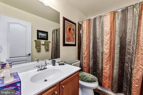 Bath - 1405 Benjamin St, Baltimore, MD 21230 photo 3 of 5