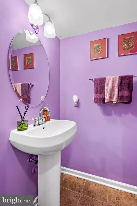 Bath - 1405 Benjamin St, Baltimore, MD 21230 photo 1 of 5