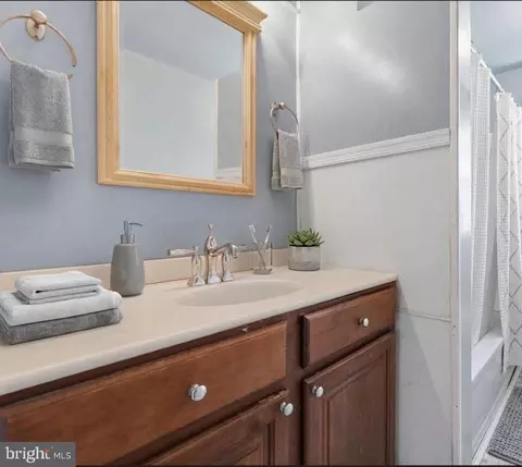 Bath - 5410 Cedonia Ave, Baltimore, MD 21206 photo 1 of 1