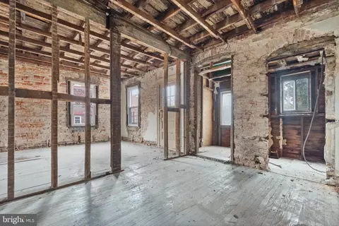 Entry Way - 109 E 33rd St, Baltimore, MD 21218 photo 5 of 18