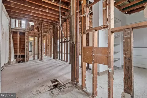 Entry Way - 109 E 33rd St, Baltimore, MD 21218 photo 3 of 18